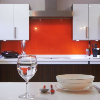 Tủ bếp nhựa  đặc acrylic bóng kính