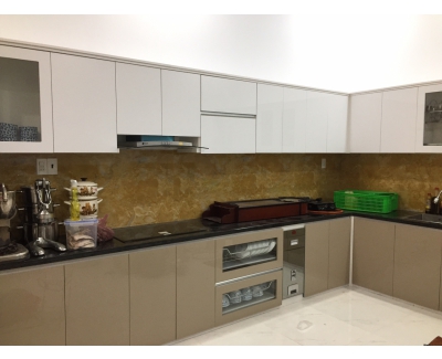 Tủ bếp nhựa  đặc acrylic bóng kính